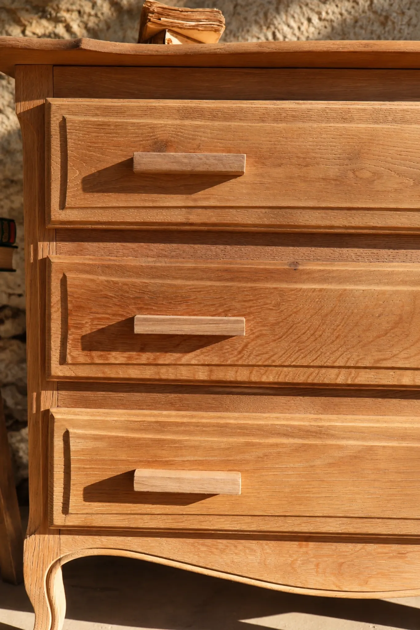 Small antique chest of drawers in light oak – 3 drawers