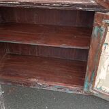 Armoire vitrée en bois ancienne patinée