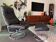fauteuil pivotant et tabouret Mid-Century en cuir noir, Danemark, set de 2