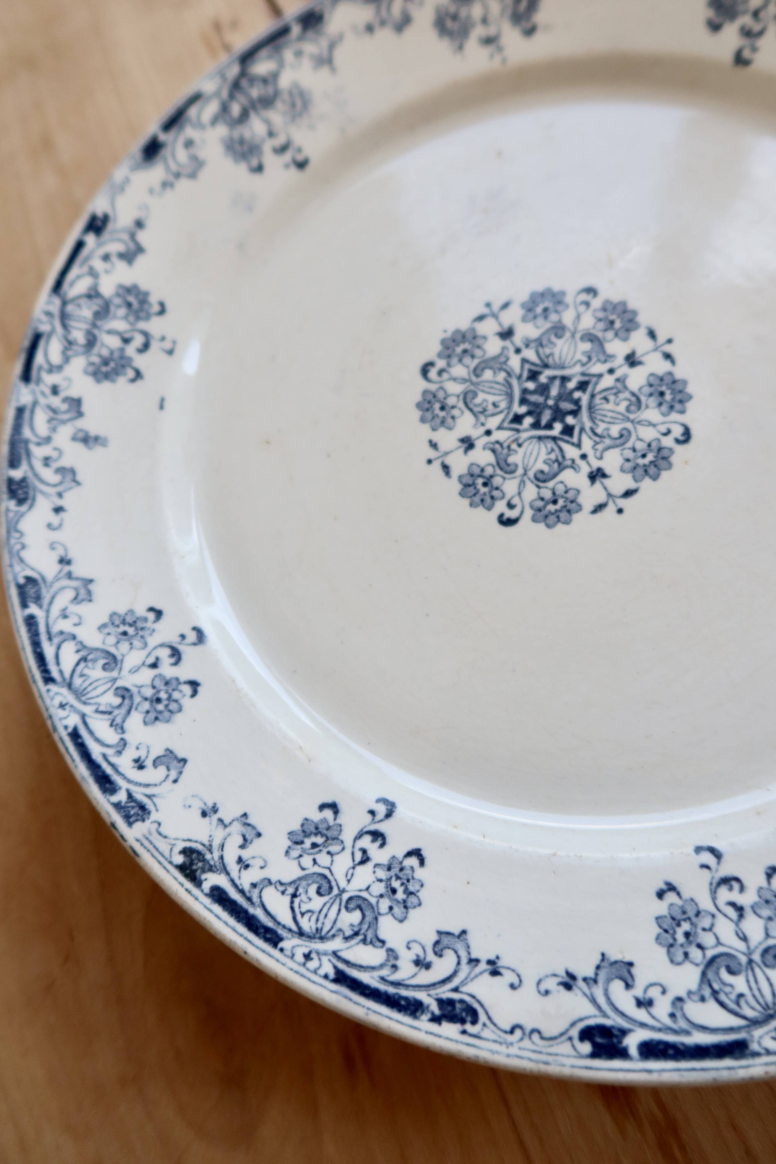 Antique flat plate, ironstone Sarreguemines U&C model Mignon.