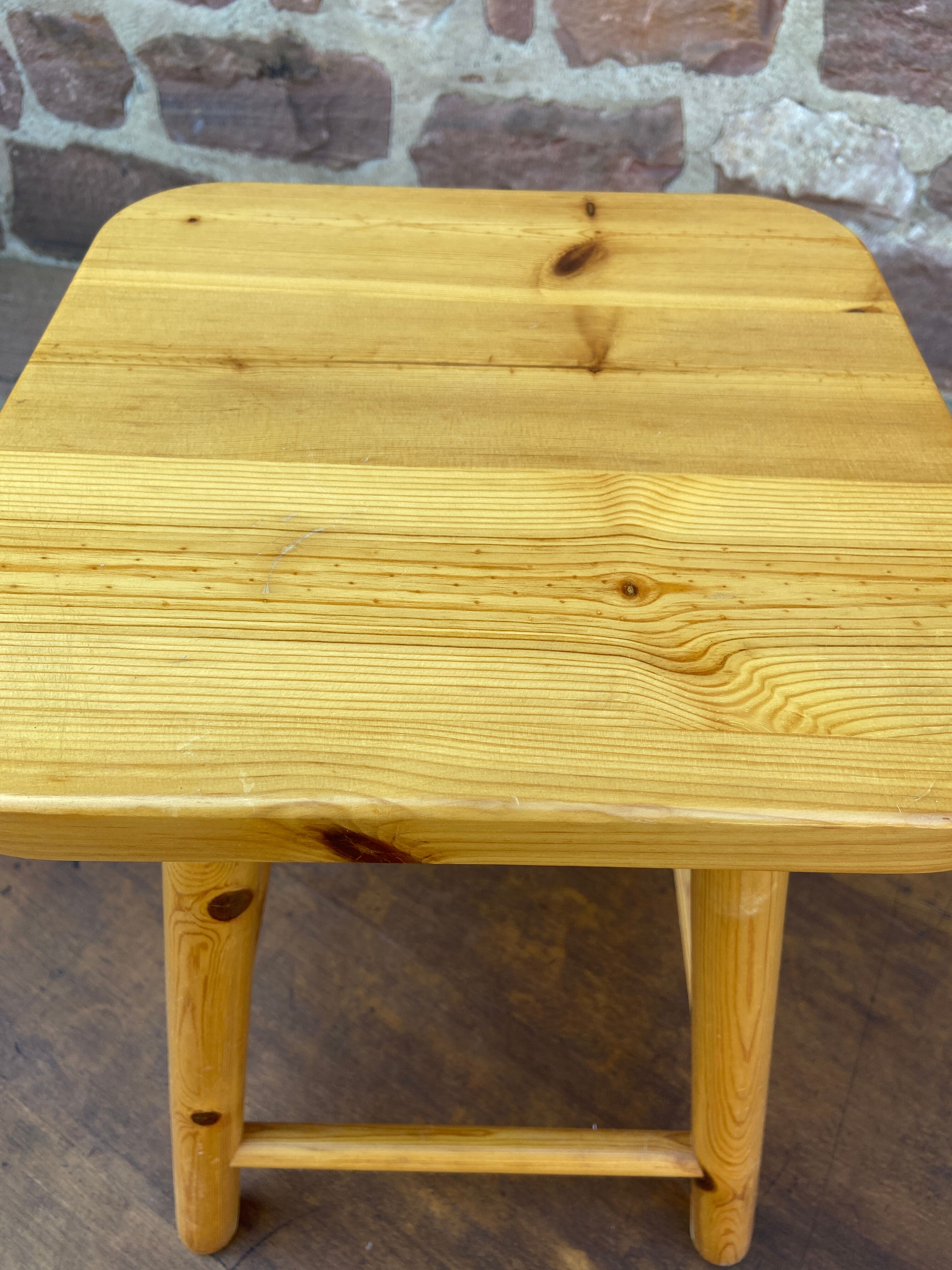 Tabouret vintage en pin type montagne Deco chalet