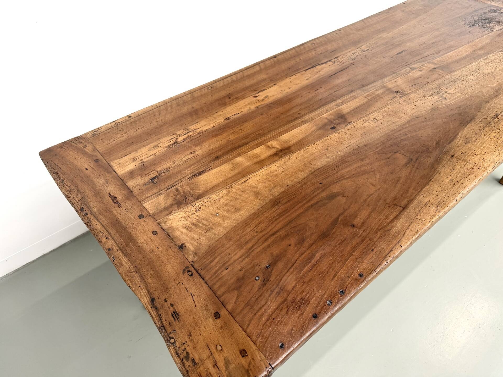 Farm table in walnut with spindle legs.