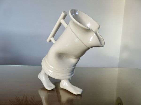 Pichet anthropomorphe en barbotine