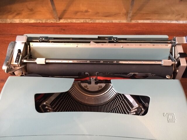 Olivetti typewriter, model Lettera 32