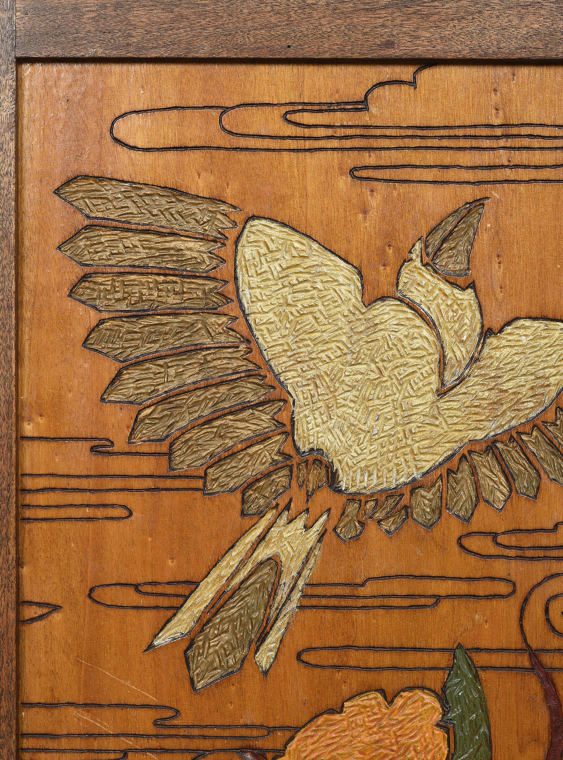 Buffet ou armoire d'angle, à 3 faces, en bois massif, sculpté et peint.