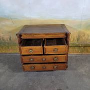 Small 18th-century chest of drawers in walnut and cherry wood.