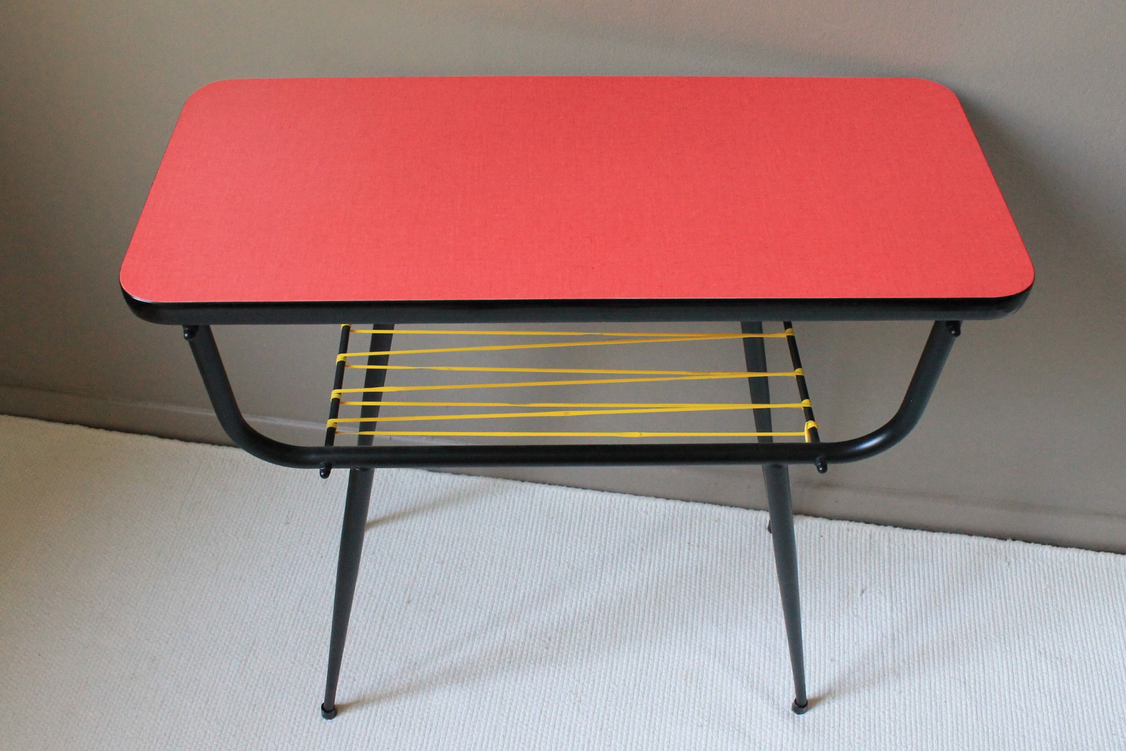 Side table formica & vintage scoubidou