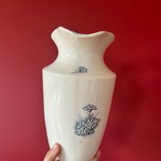 Broc, vase ancien en terre de fer
