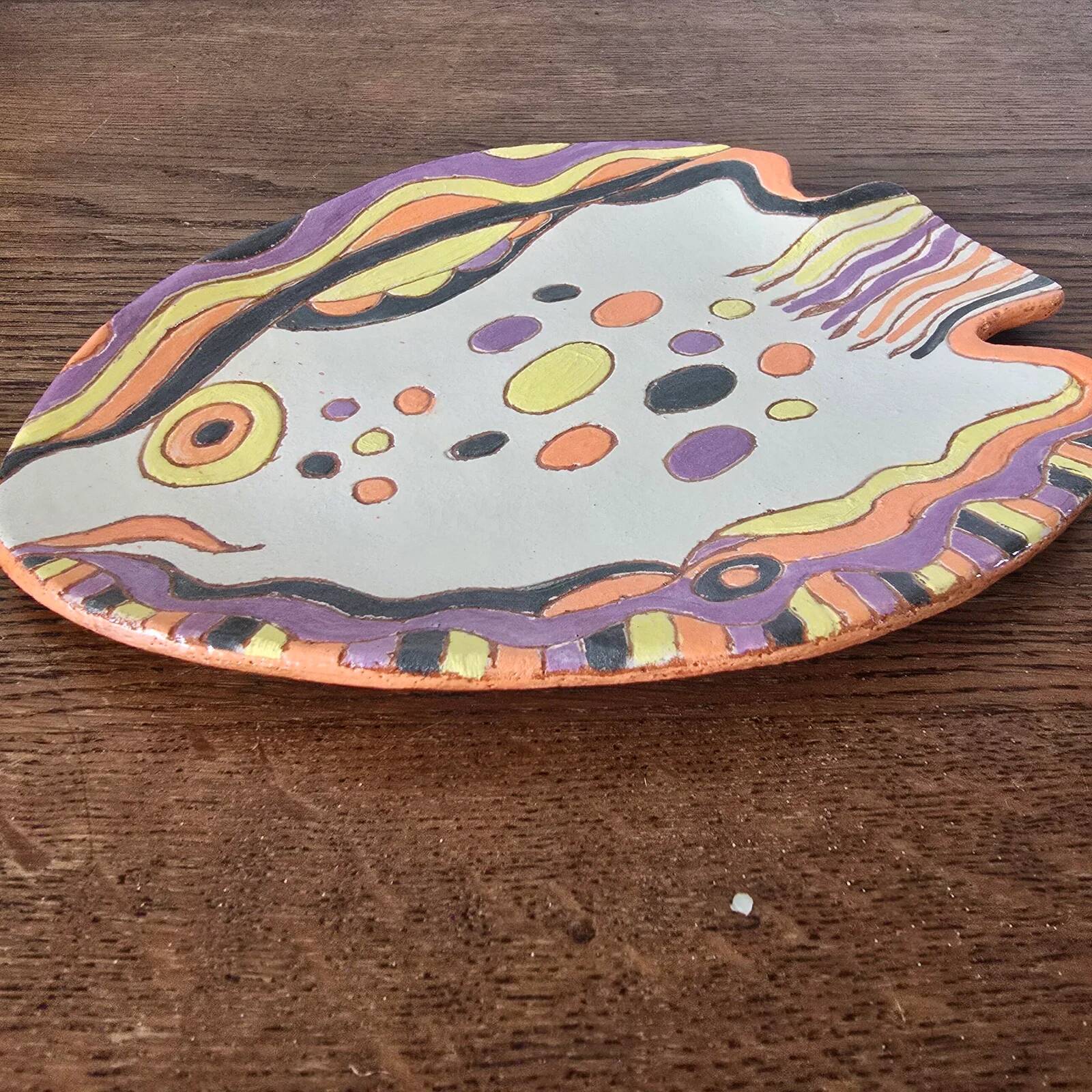 Hand-painted artisan fish plate, signed – Coloured terracotta with naive decoration
