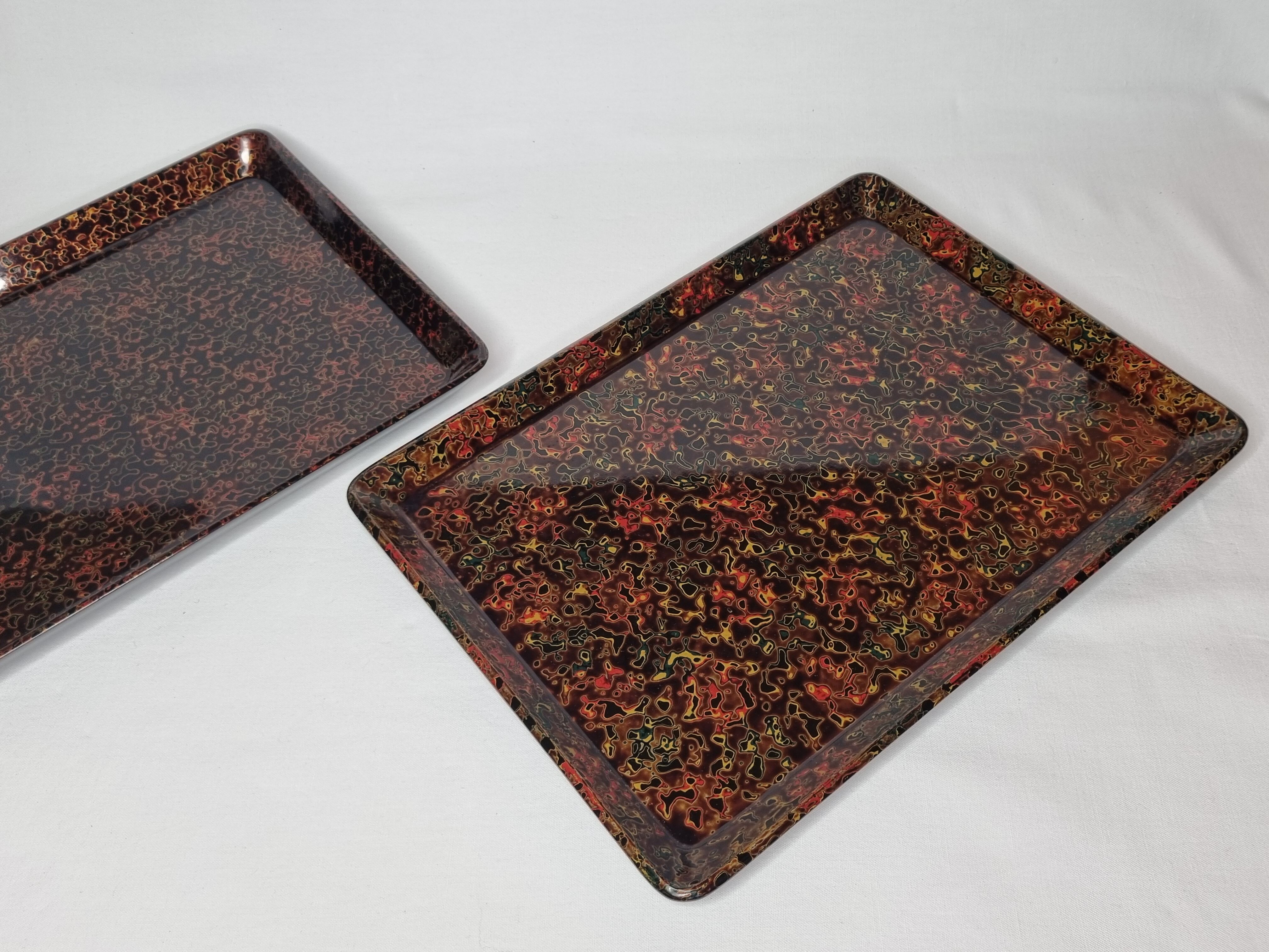 Two serving trays in vintage Japanese lacquer, "Kara-nuri"