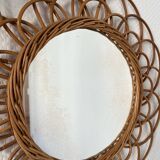 Miroir vintage en rotin formant une fleur