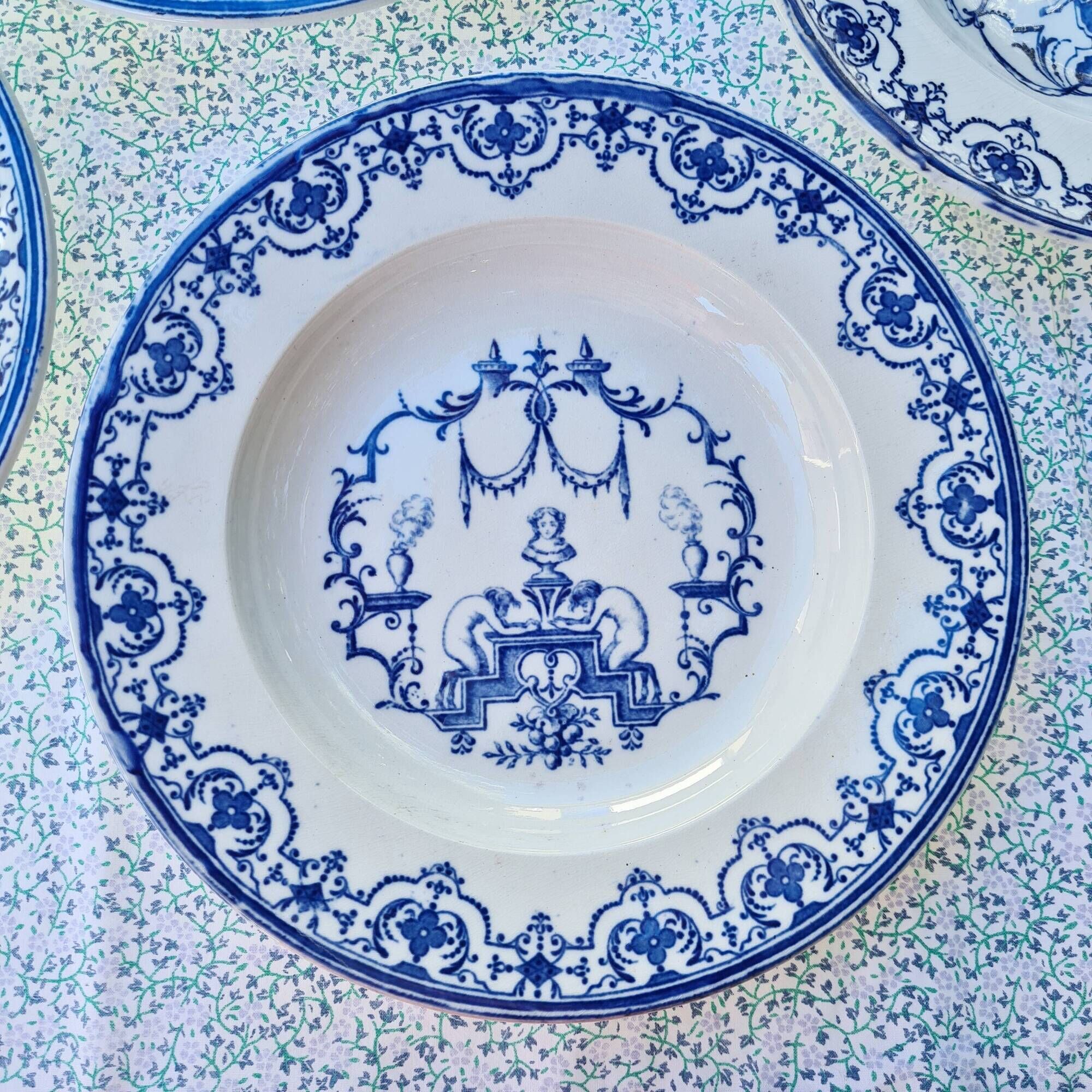 Set of 4 old hollow plates vieillard bordeaux model moustiers