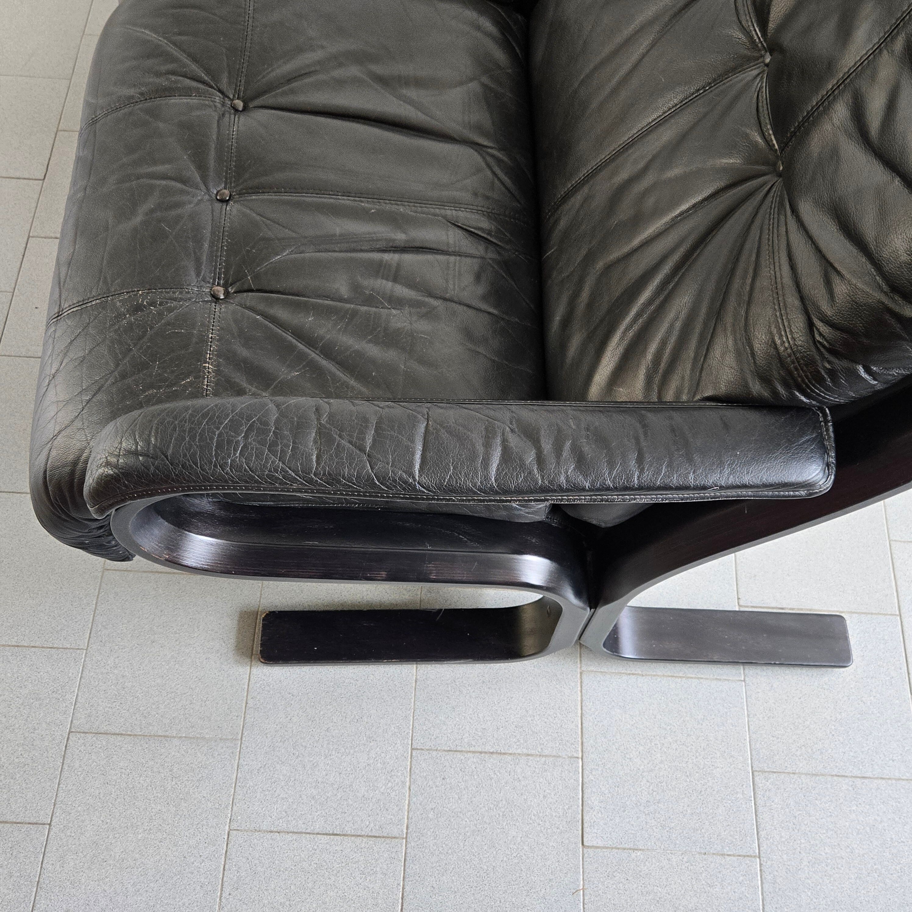 Scandinavian 2-seater sofa 1970s vintage in black leather and curved wood