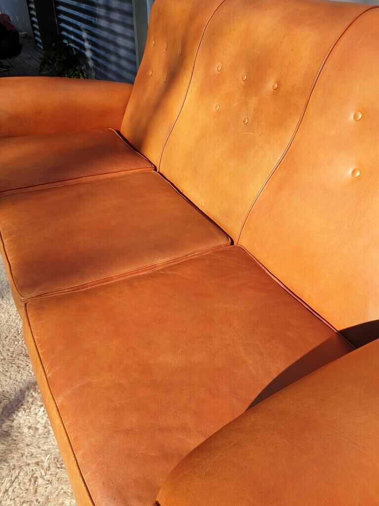 Sofa club leather 3 places buttoned back finish studded and velvet