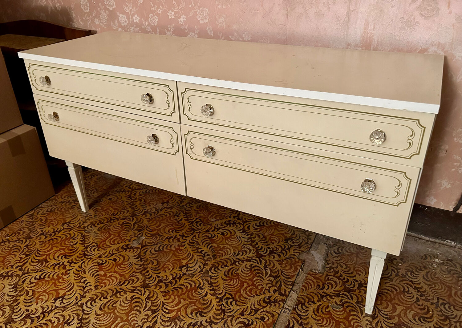 Vintage chest of drawers / sideboard / TV stand