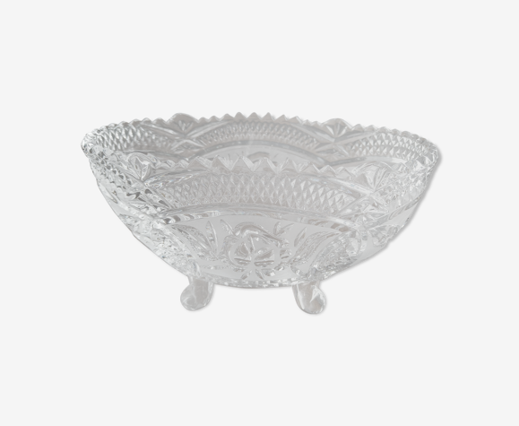 Oblong cup on chiseled glass feet