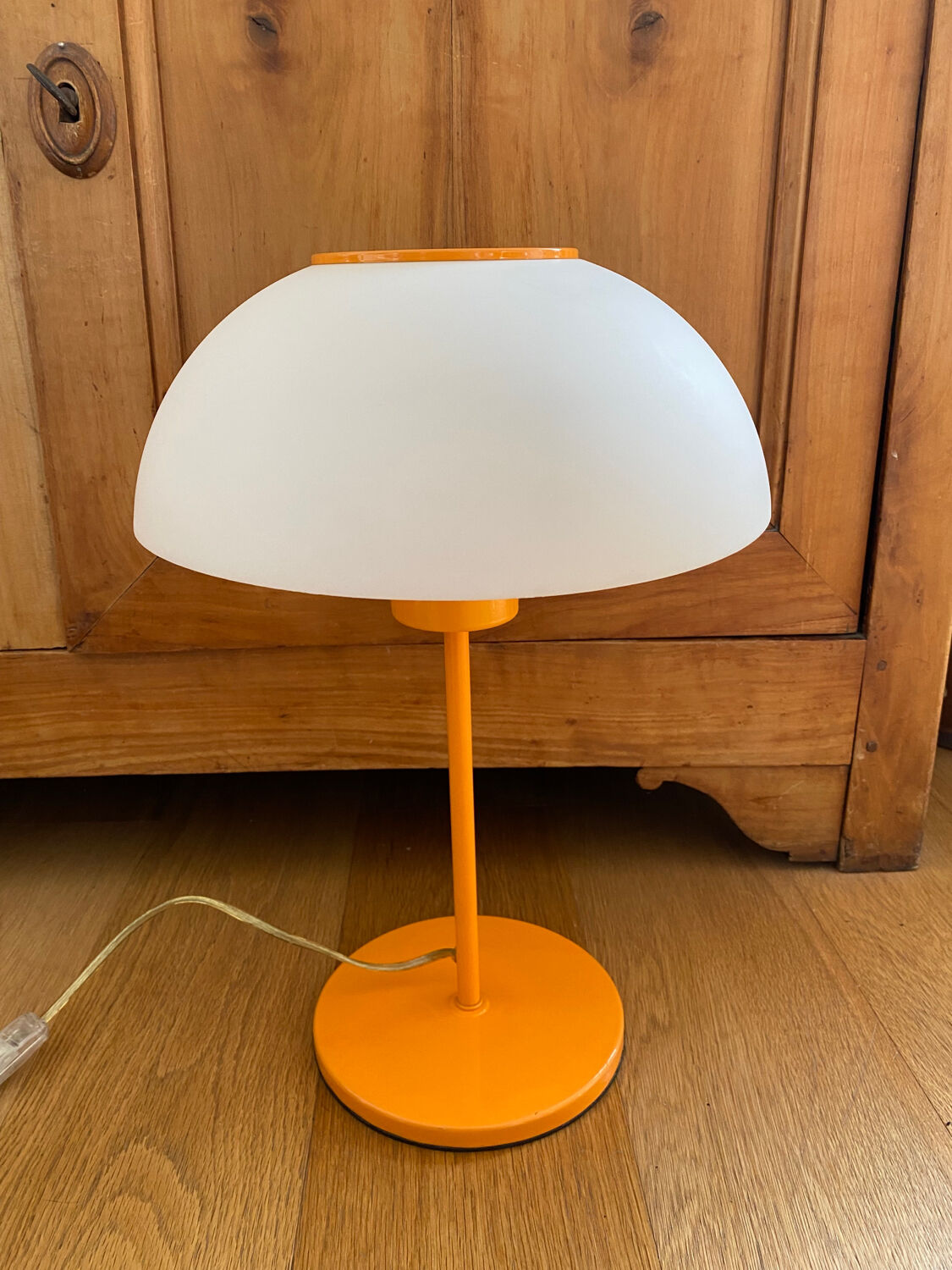 Lampe champignon vintage métal laqué orange et plastique blanc
