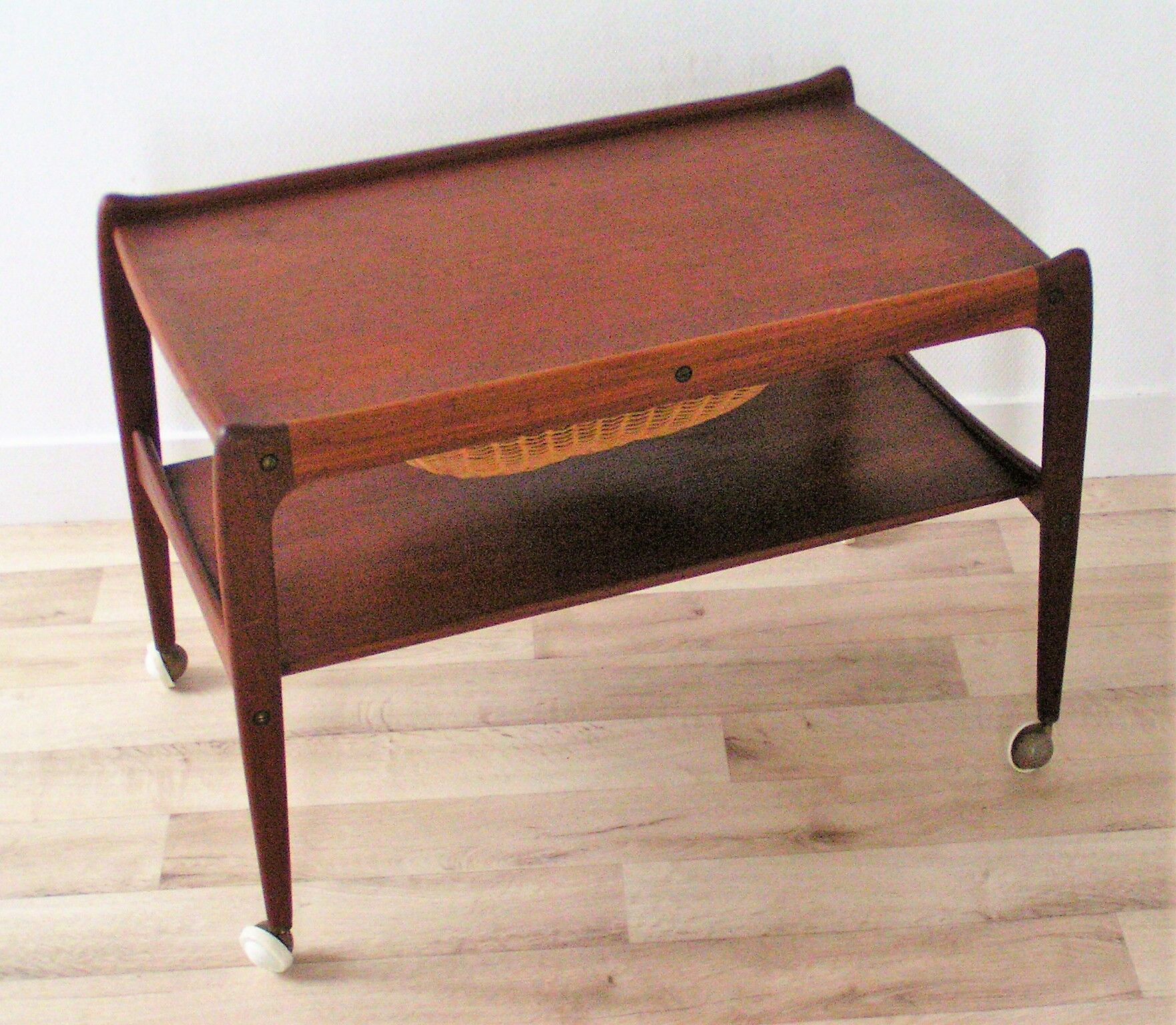 Table basse travailleuse à roulettes années 60