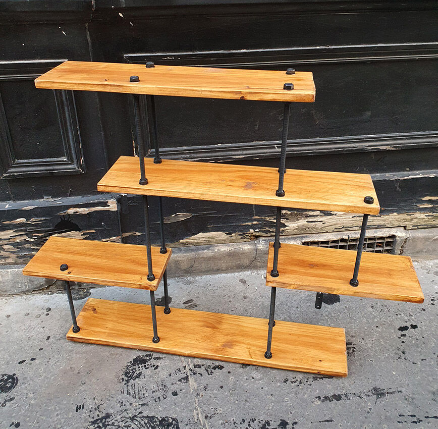 Unstructured shelf, industrial style