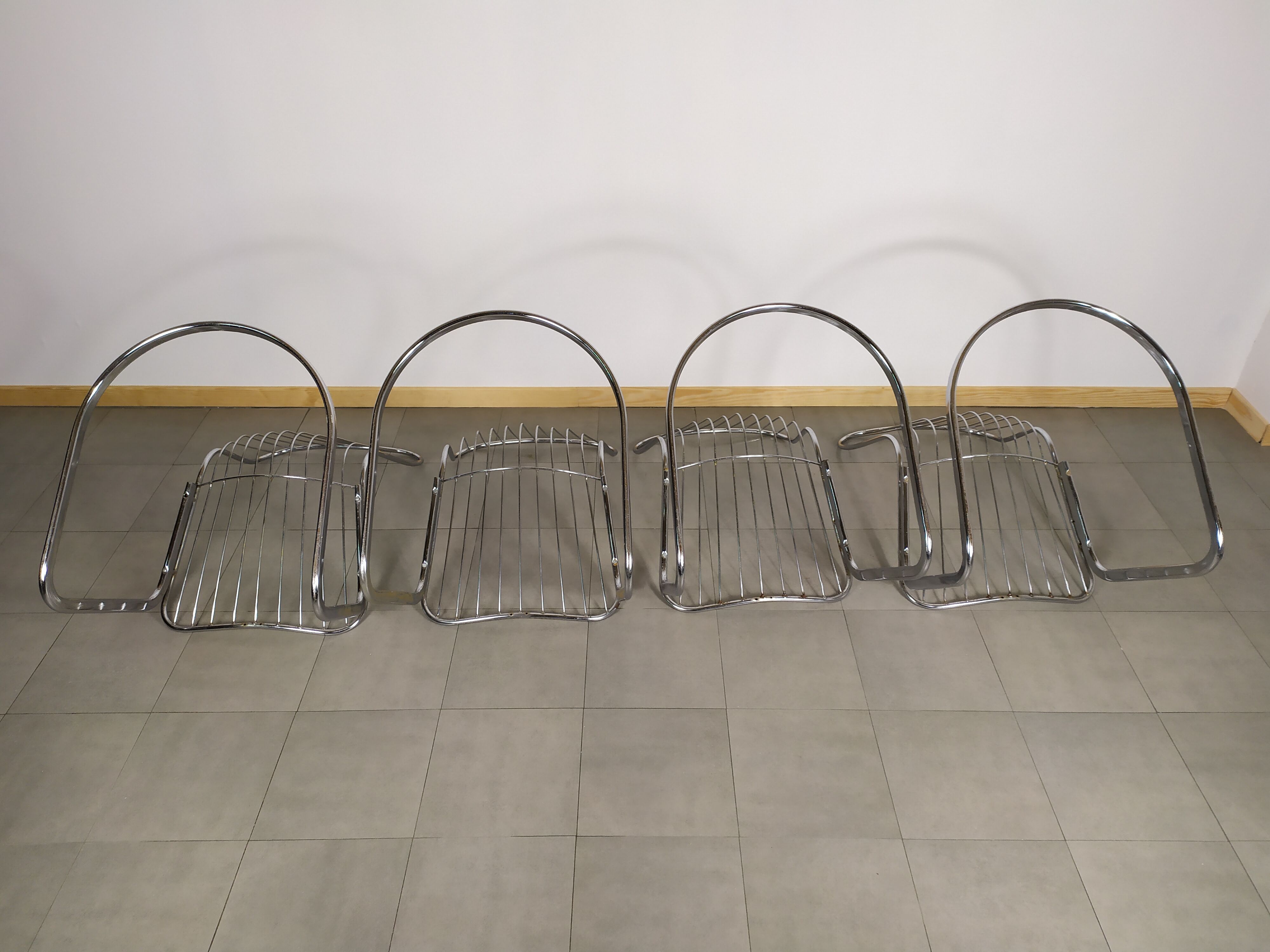 Lot de 4 chaise design en métal chromé années 70