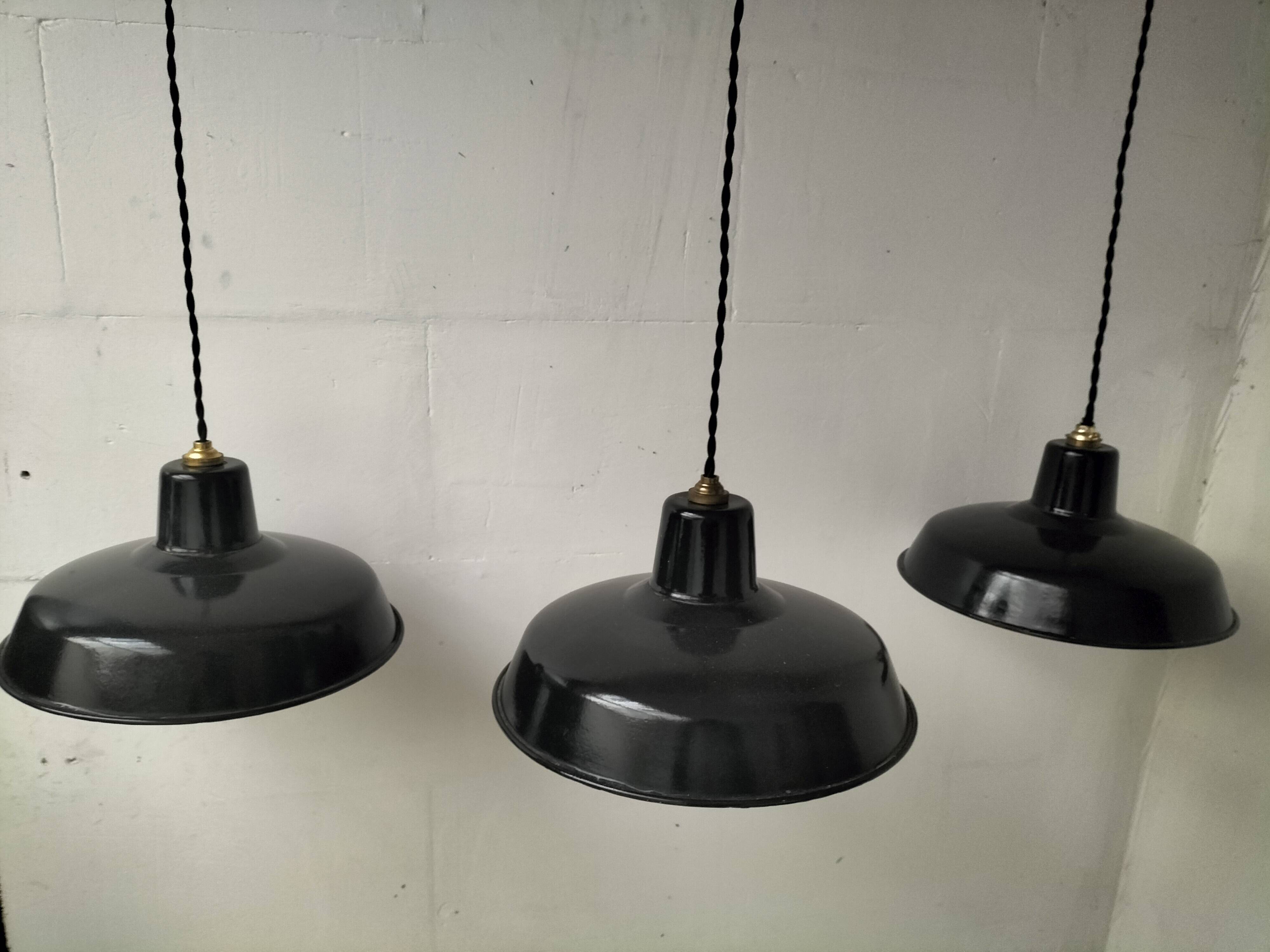 Enamelled sheet metal suspensions