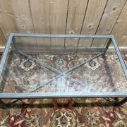 Table basse en fer et verre 1980