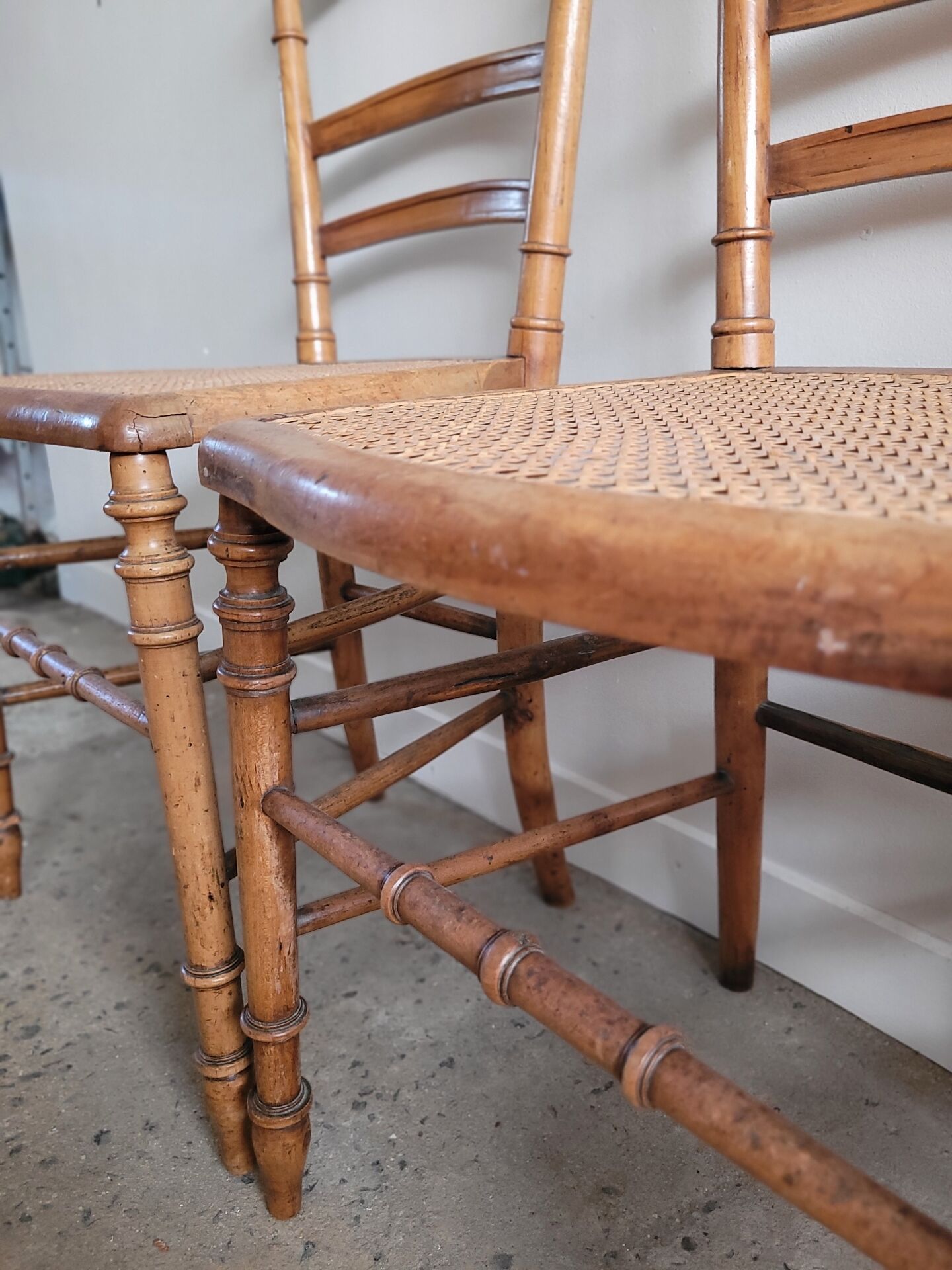 Lot de 4 chaises volantes Louis XVI
