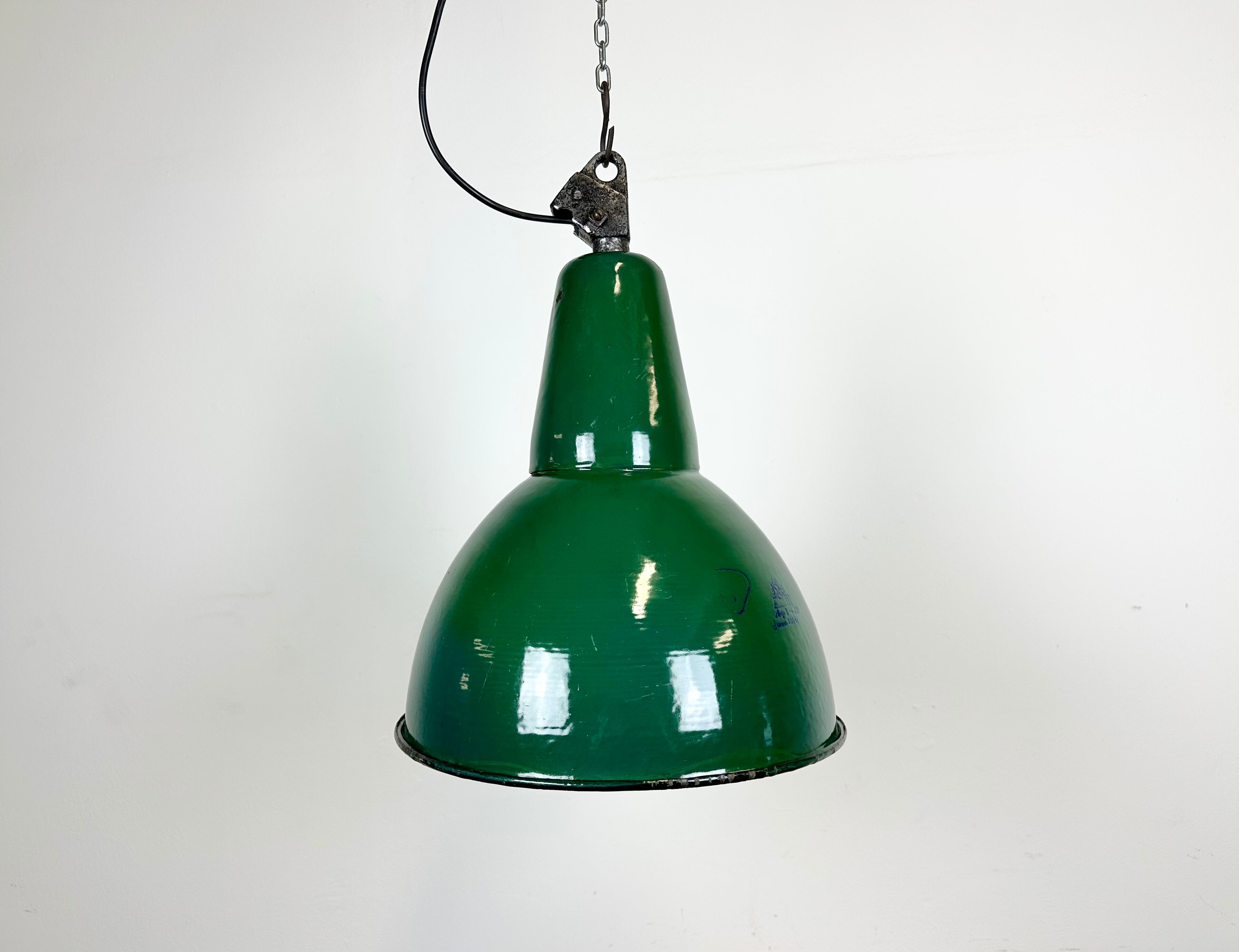 Industrial green enamel factory lamp with cast iron top, 1960s