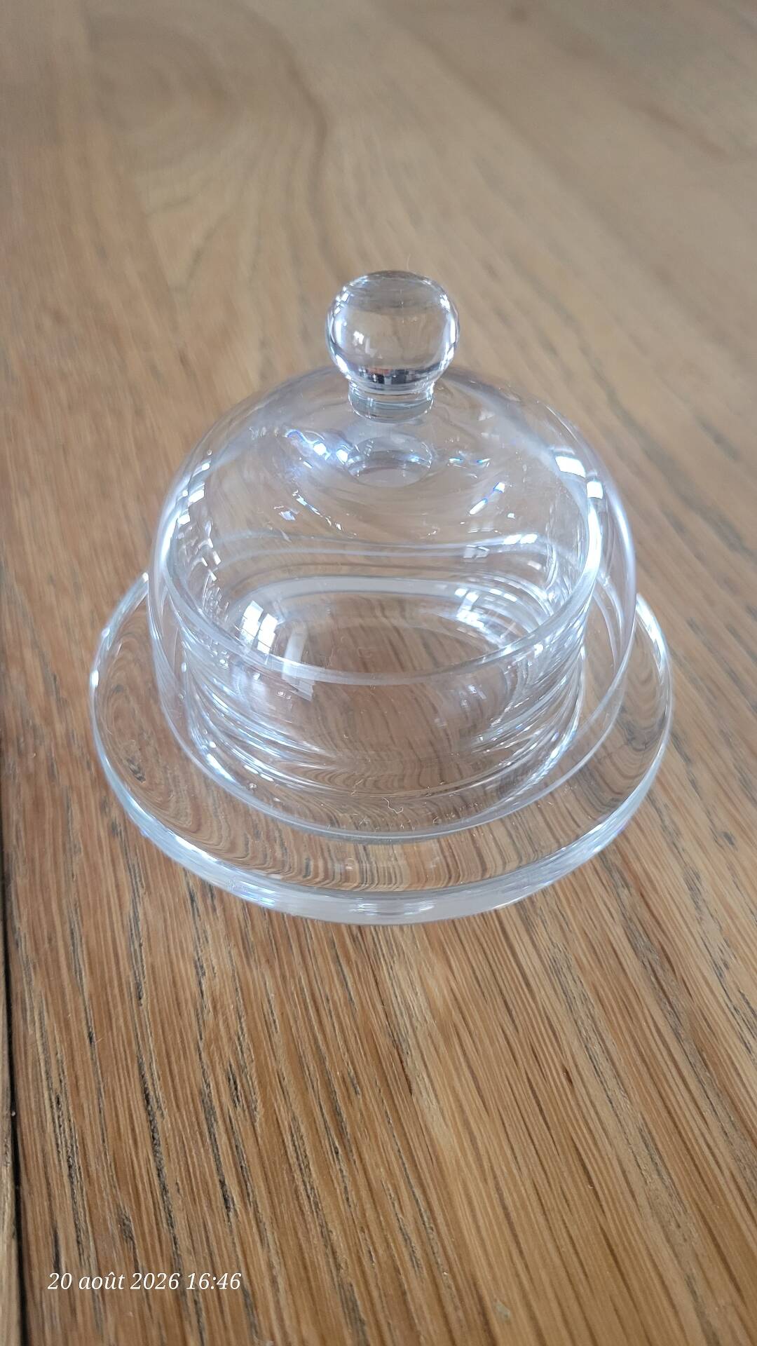 Beurrier en verre transparent,  avec cloche