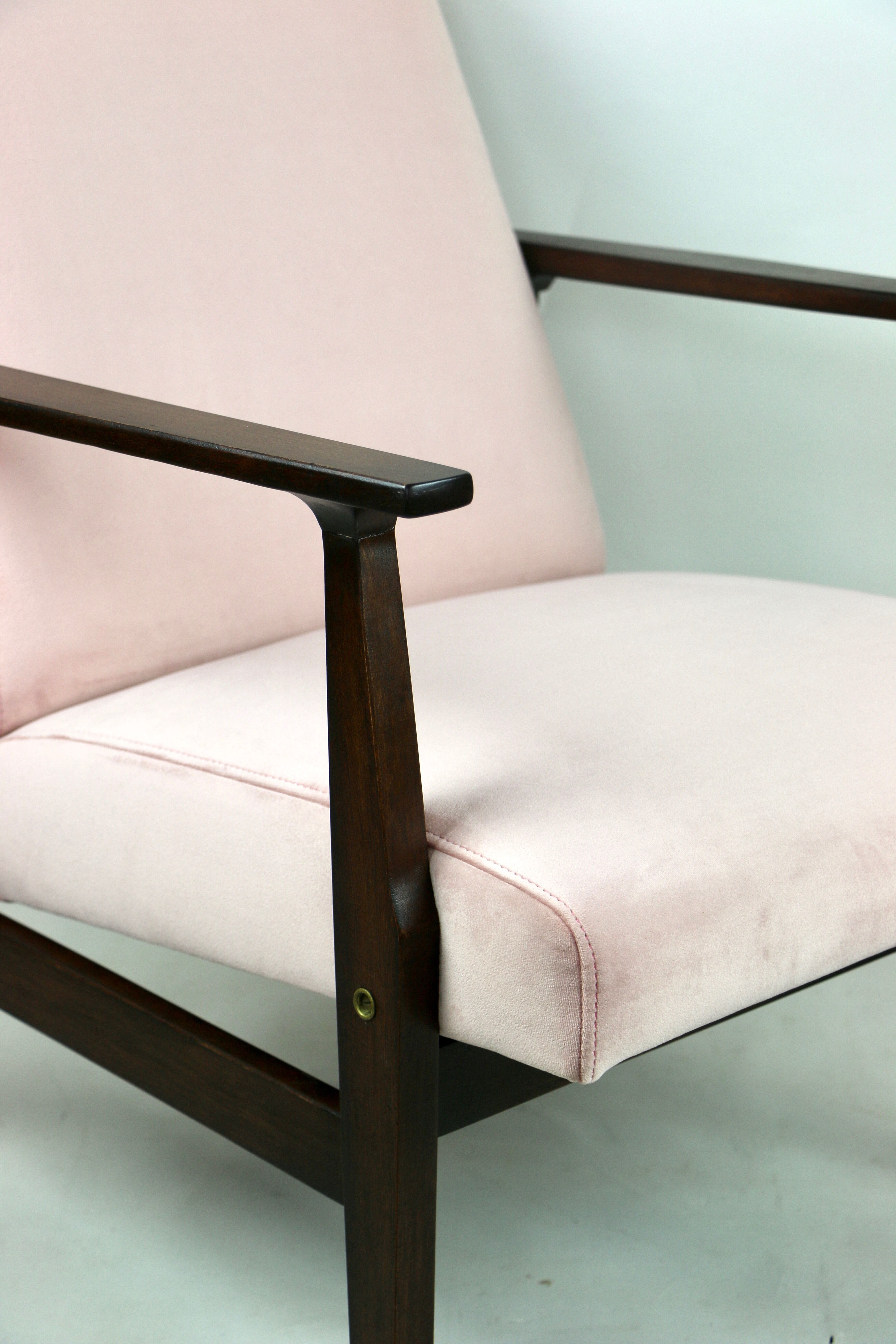 Fauteuil en velours rose années 1970