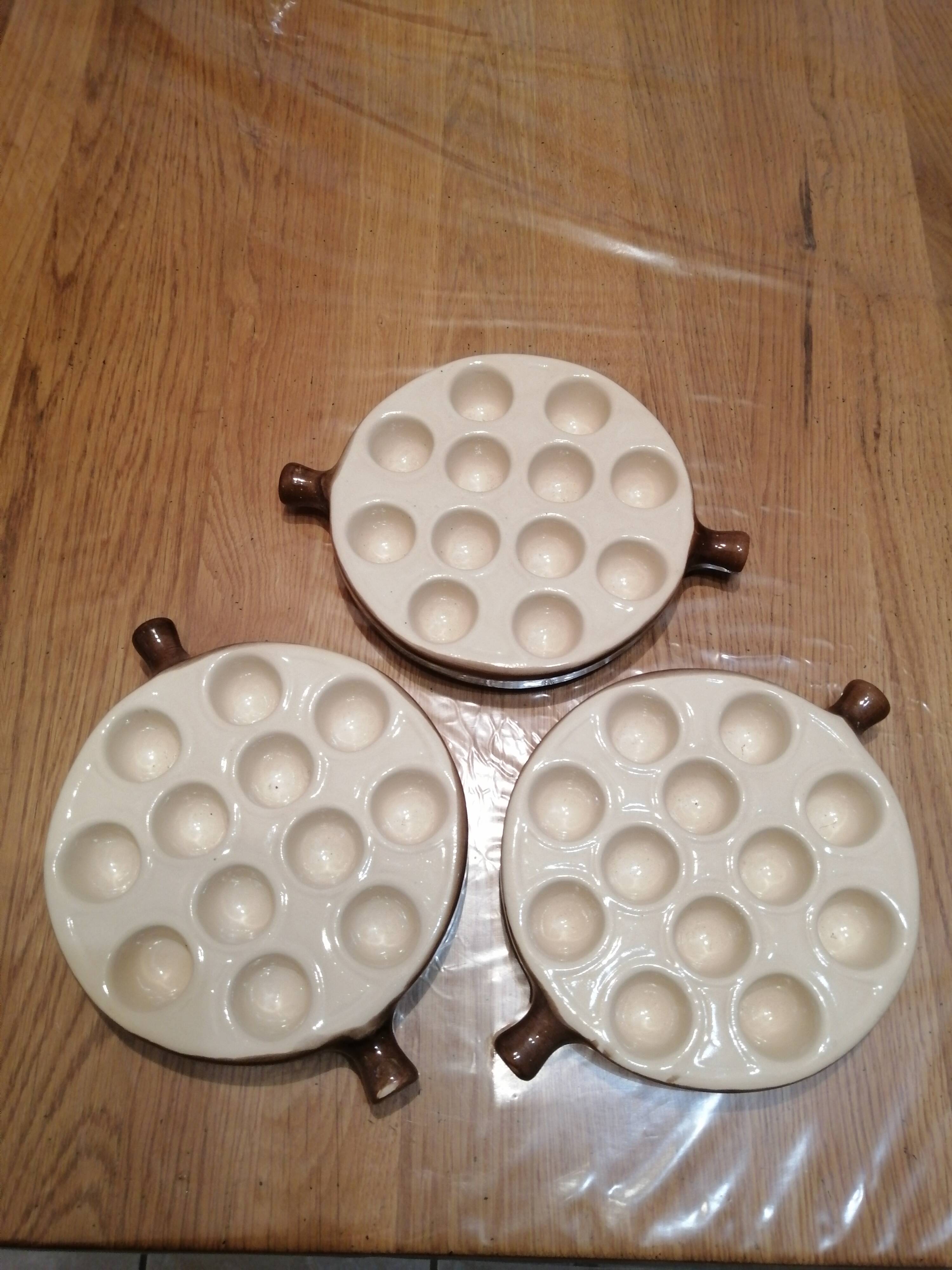 Set of 3 ceramic snail dishes