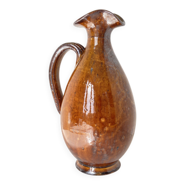 Jug, pitcher or carafe, white earthenware and alquifoux from Vallauris.