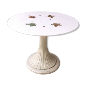Tulip round dining table by Osvaldo Borsani with a 1950s Portuguese pink marble tray