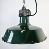 Lampe à suspension industrielle française en émail vert foncé, années 1960