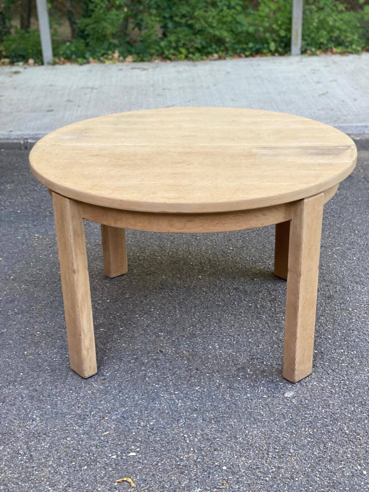 Table à manger scandinave ronde extensible décapée en chêne brut 1980