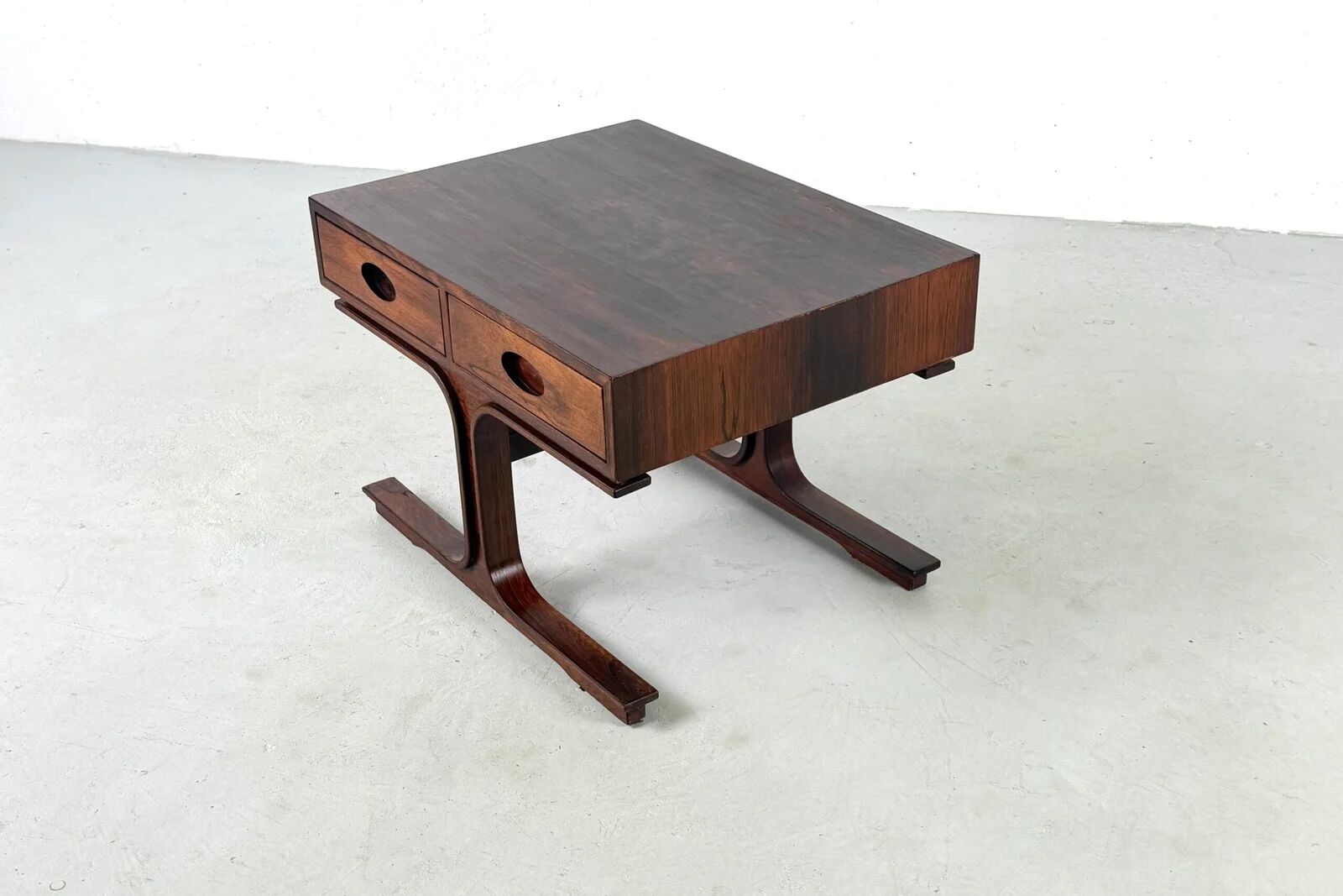 Table basse modèle 554 par Gianfranco Frattini pour Bernini – 1960s