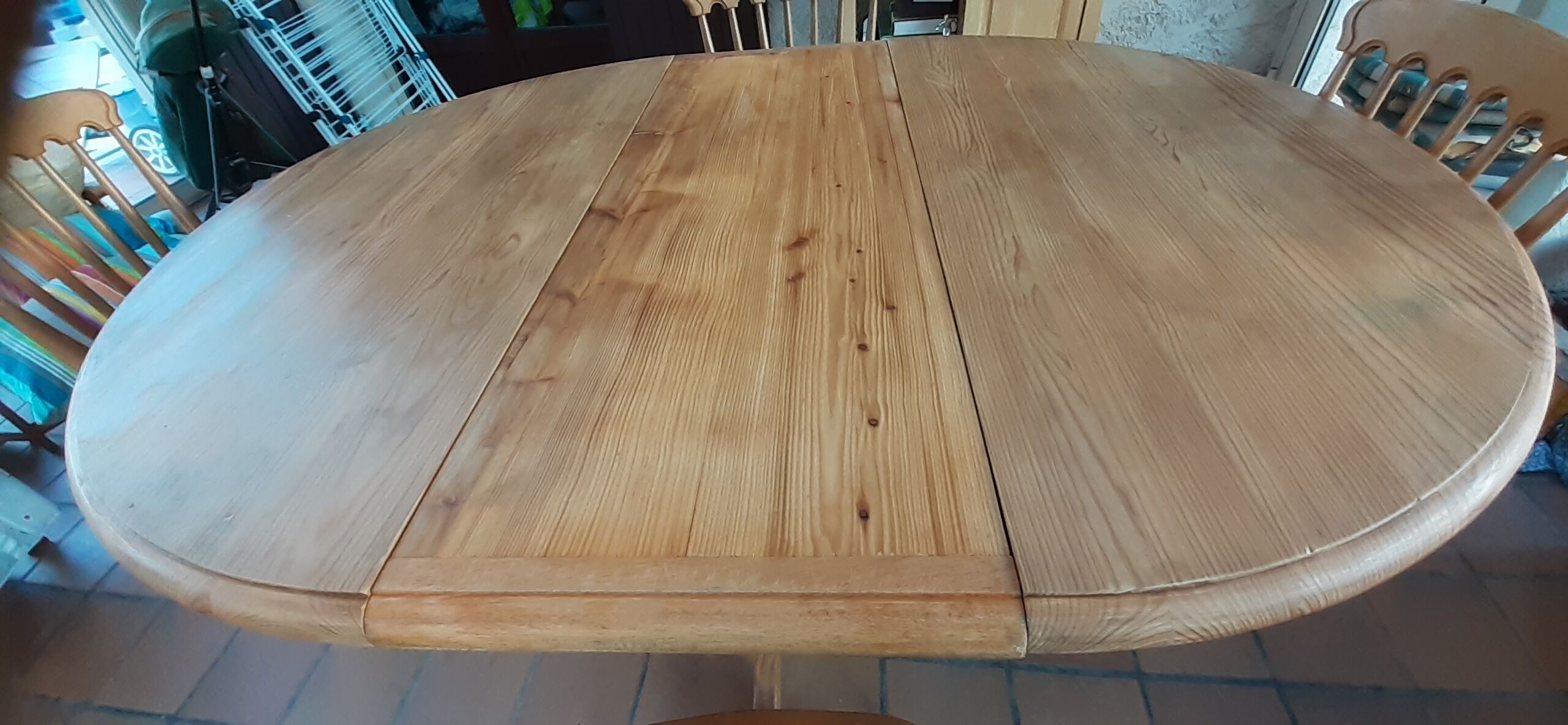 Interior's table and 4 chairs