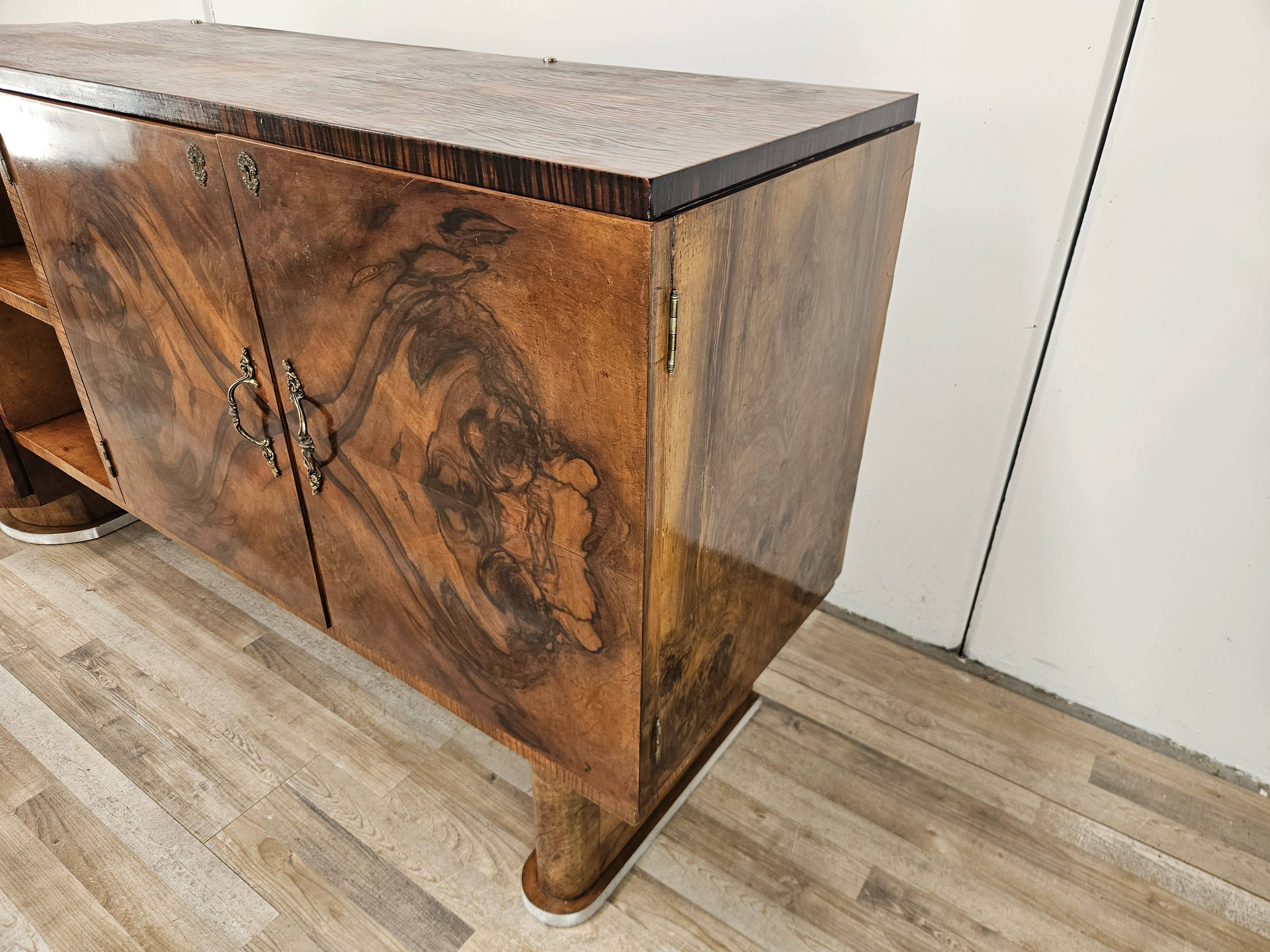 Art Deco sideboard in root walnut and fog with an aluminium base, 1940.