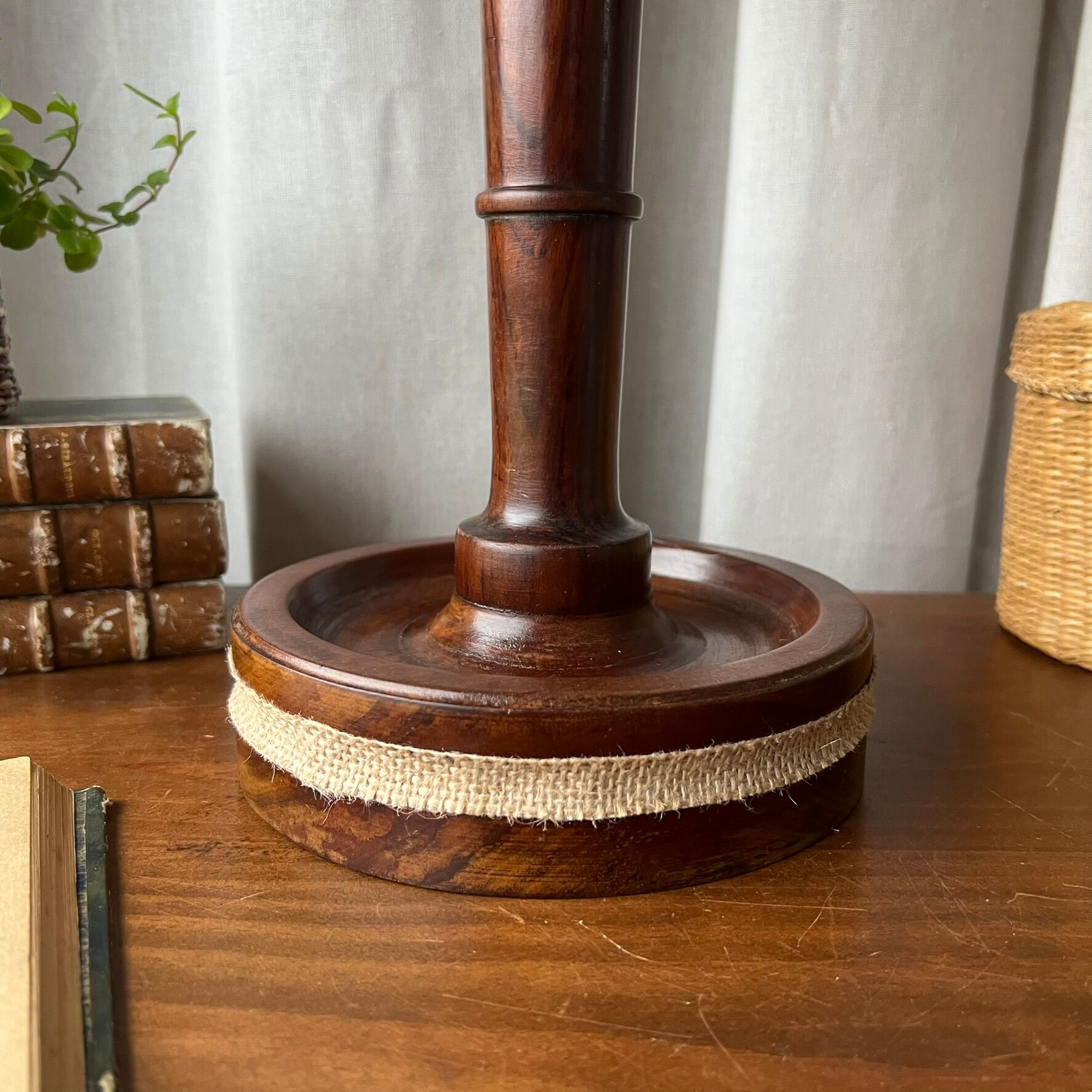 Large mahogany lamp with straw shade – "travel" spirit