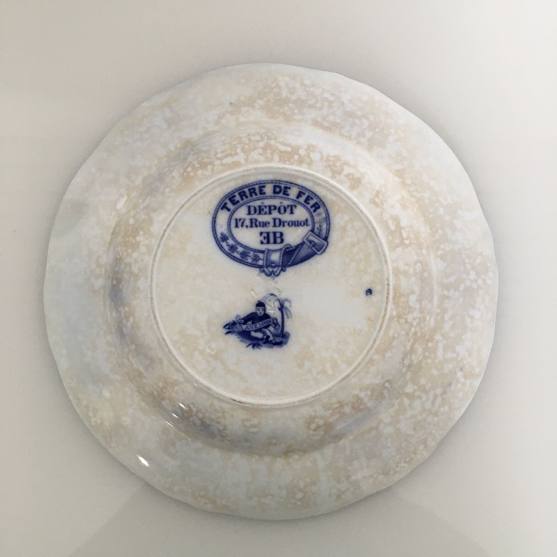 Iron Earth hollow dish