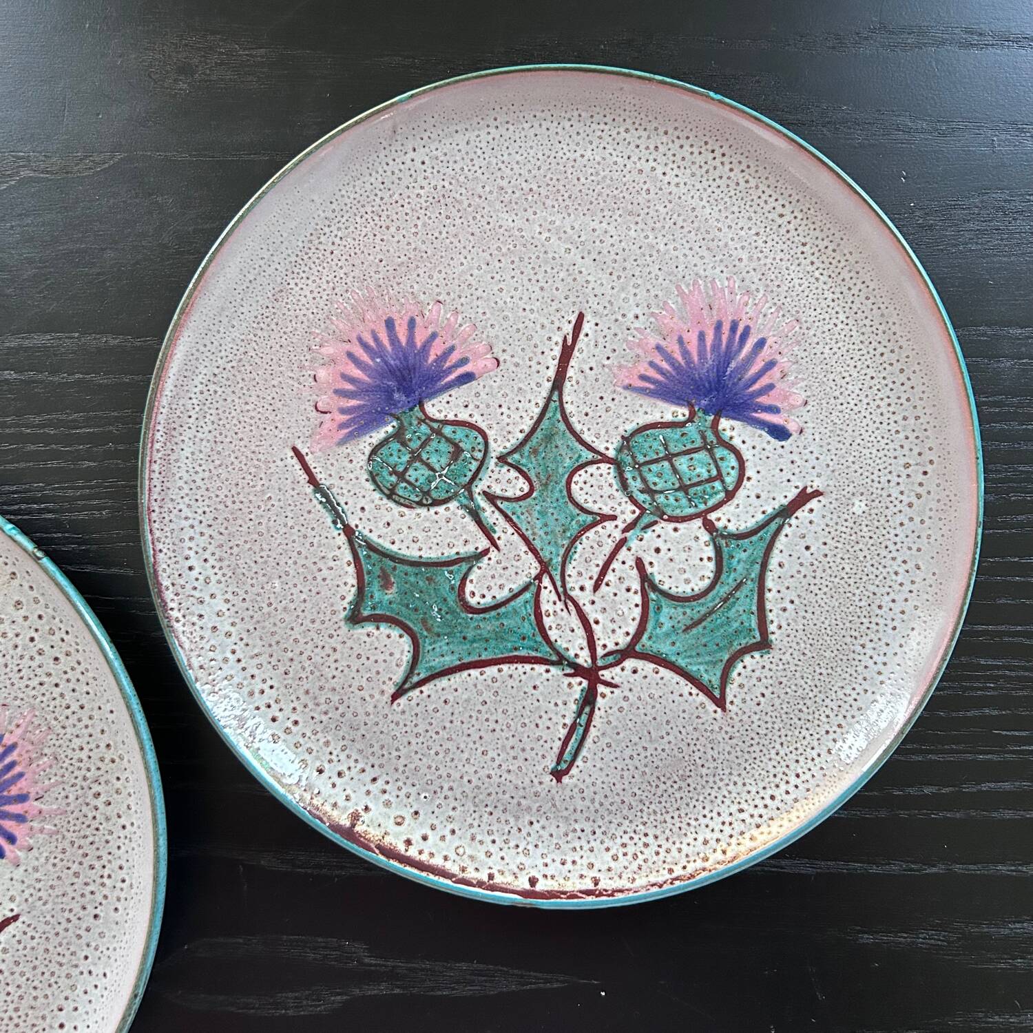 Pair of plates with thistle decoration