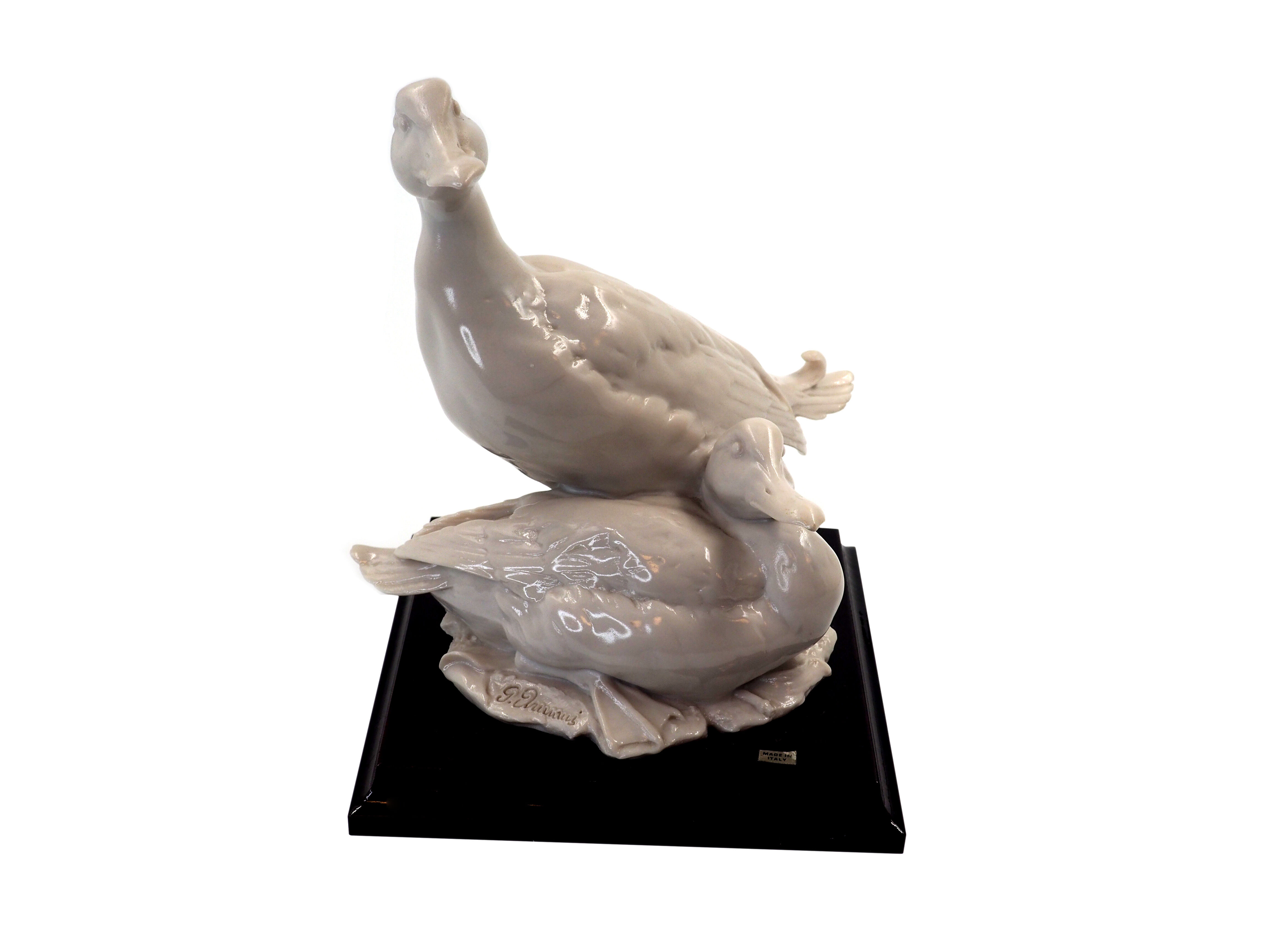 Paire de canards par Guiseppe Armani Capodimonte Florence, porcelaine blanche