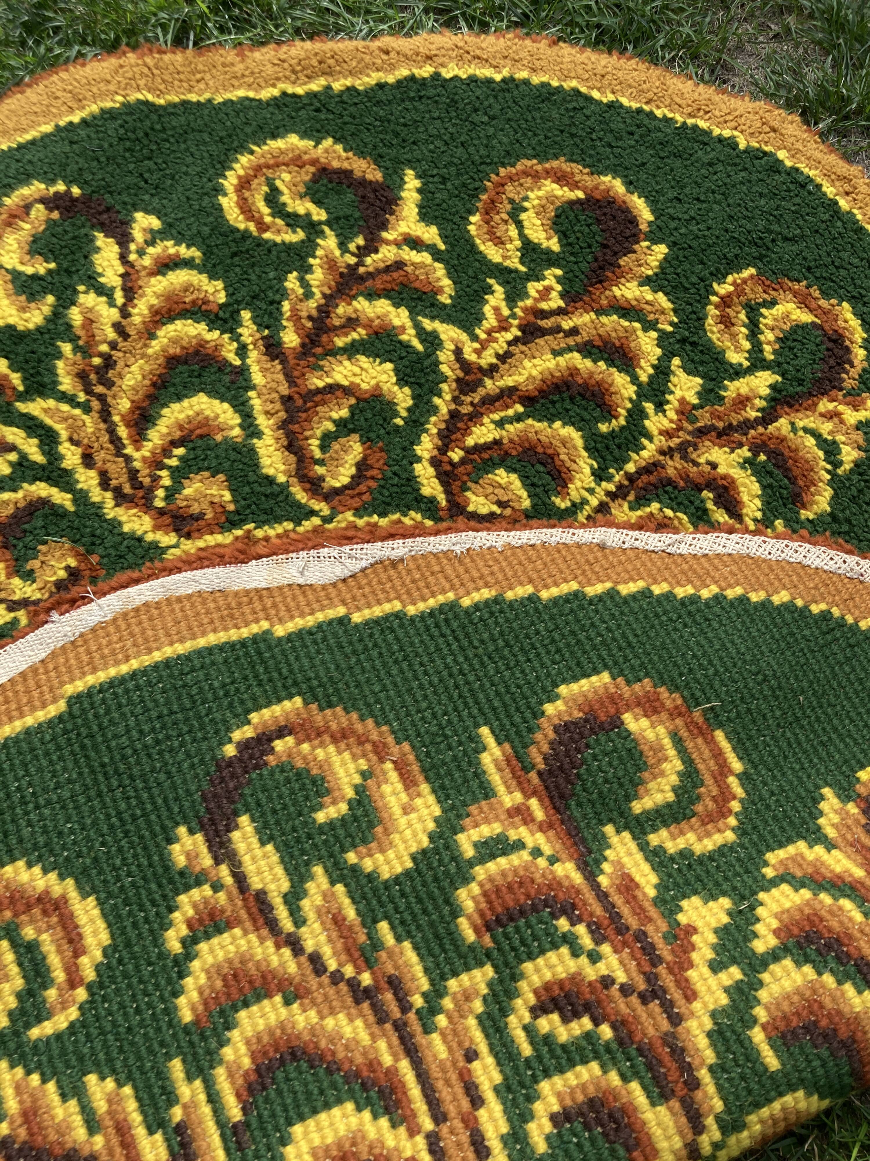 Vintage round wool rug