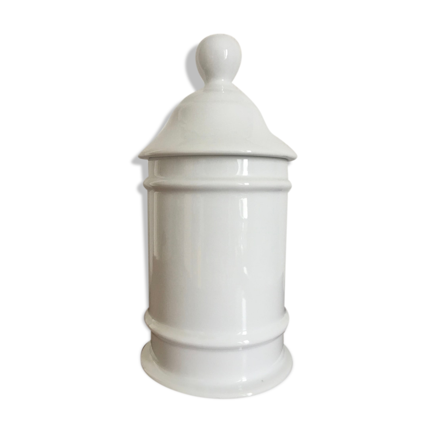 Porcelain apothecary pot