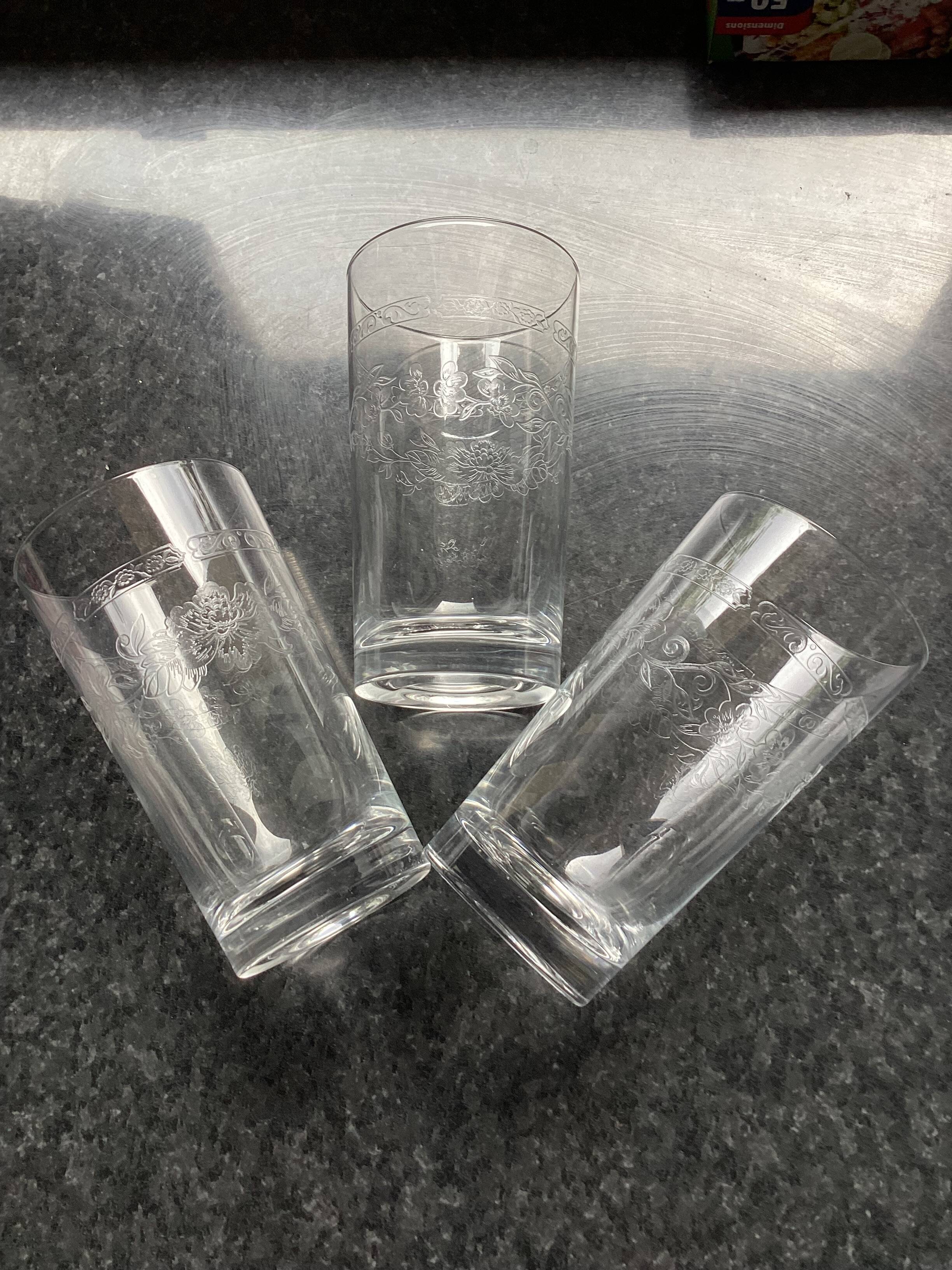 3 grandes verres en cristal dimension : hauteur -135 mm diamètre -0,75 mm
