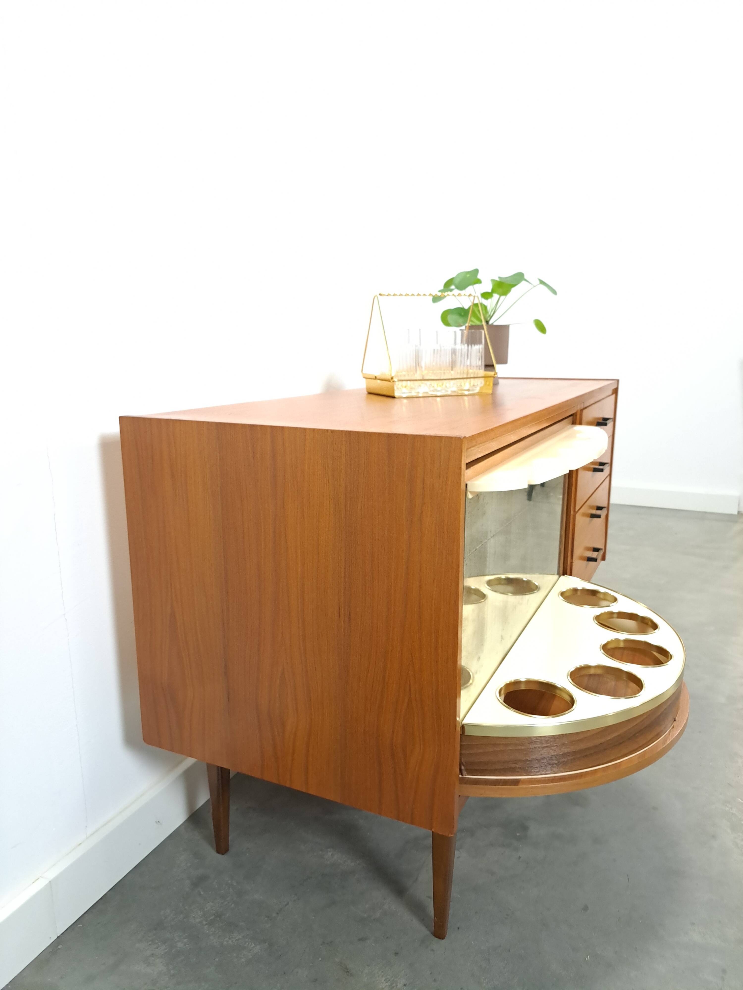 Fineer dressoir met draaibare bar en lades, barkast