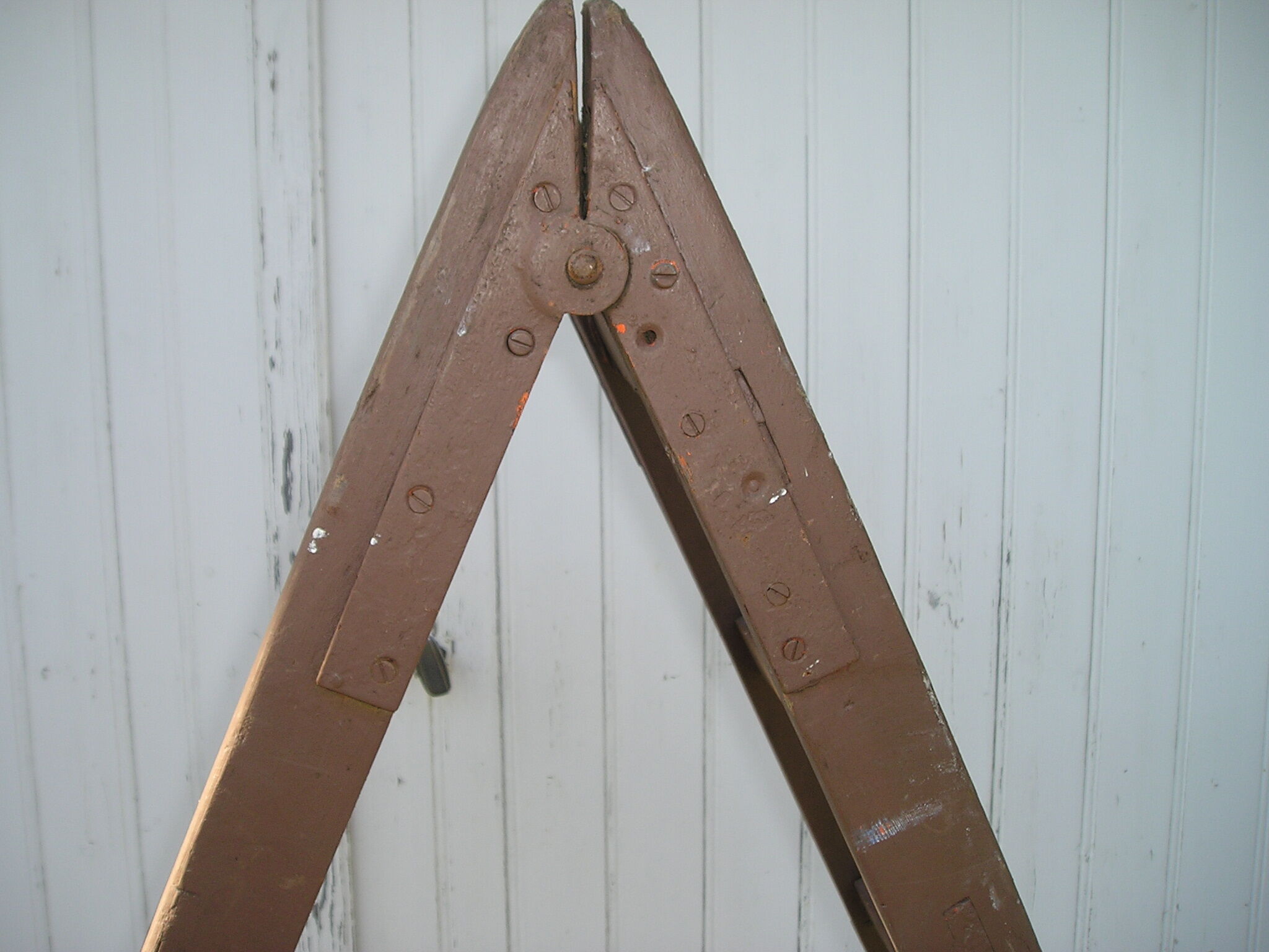 Old wooden painter's scale with 2 panels