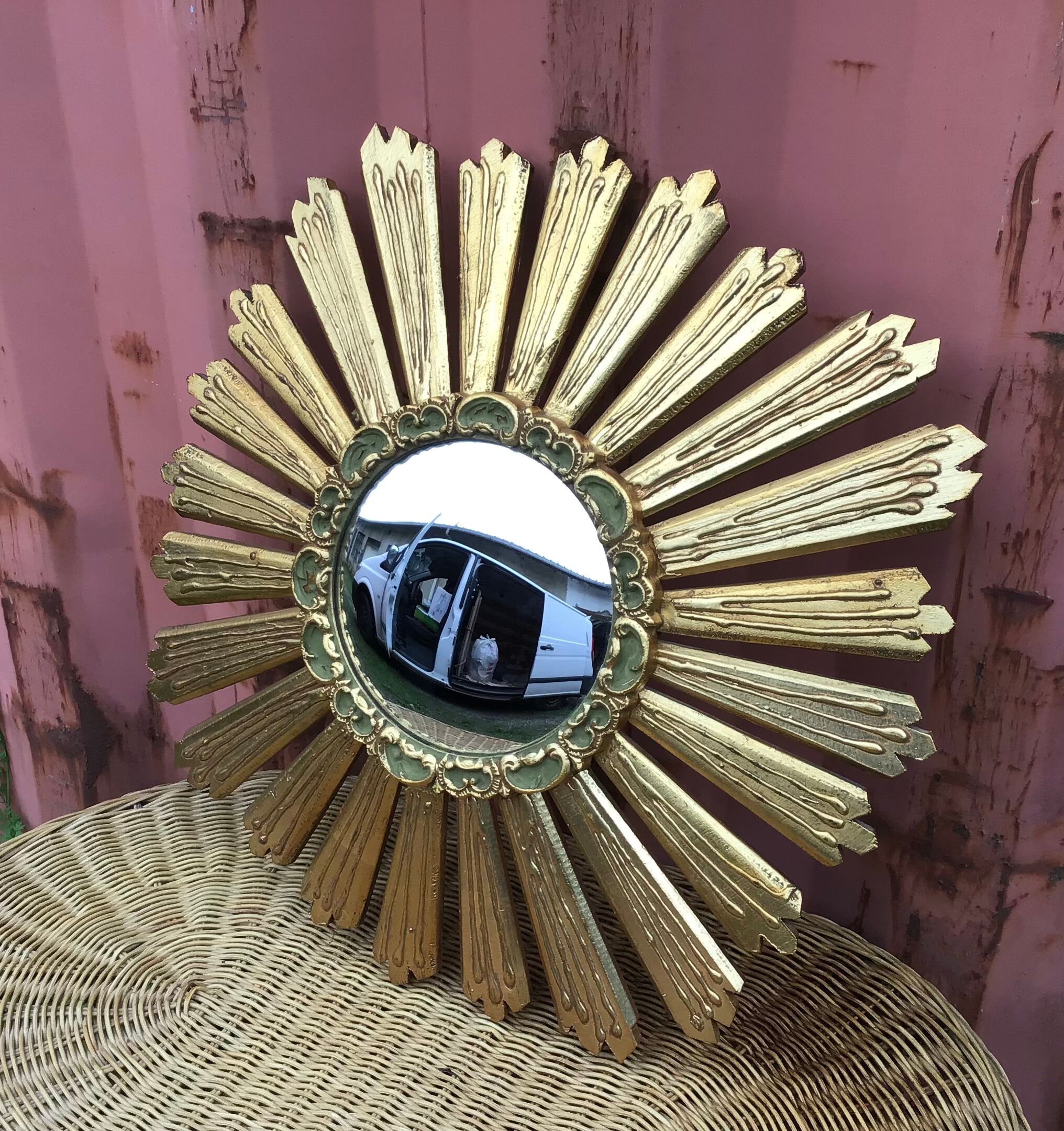 Miroir soleil, œil de sorcière, en bois doré vers 1960-70