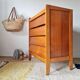 Commode vintage Mid-Century en chêne clair et tiroirs biseautés (1960)