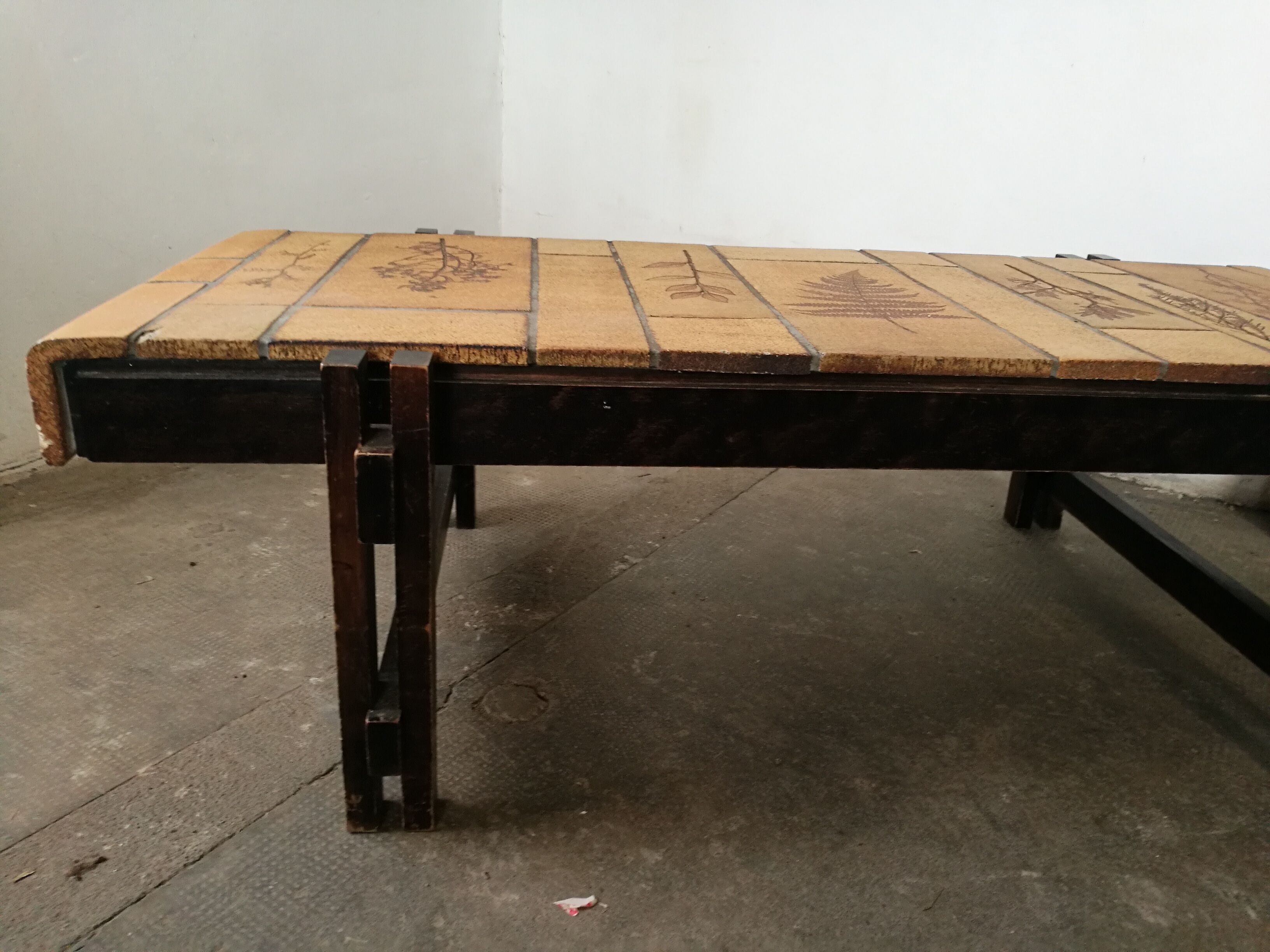 Capron herbarium model coffee table